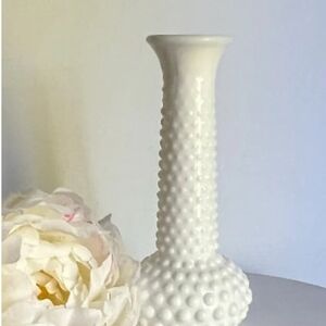 E.O. BRODY🤍White Hobnail MID-CENTURY BUD VASE 7 3/4"